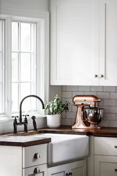 سینک ظرفشویی آشپزخانه Farm House با میزهای چوبی - انتقالی - آشپزخانه