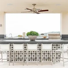 آشپزخانه فضای باز آجر سفید با ایده های طراحی میز بتونی