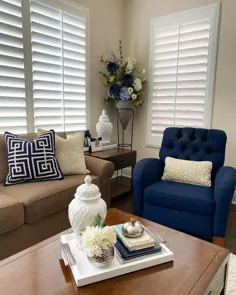 Donna Shamieh در اینستاگرام: "گلها ، شیشه های زنجبیل و آبی بهترین ترکیب را ایجاد می کنند ؟؟ آن صندلی در واقع یک پسر بچه تنبل است.  من آن را روکش و روتختی کردم ، بنابراین هیچ ... "