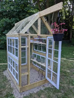 گلخانه حیاط خلوت ساخته شده با پنجره های چوبی قدیمی!