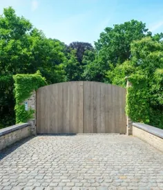 دروازه های چوبی باغ