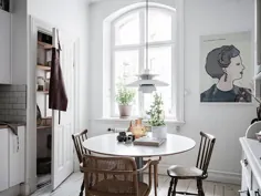 ساده و التقاطی نگه داشتن چیزهای کوچک در فضای غذاخوری به سبک اسکاندیناوی در داخل آپارتمان گوتنبرگ - Decoist