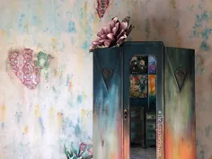 کابینت ذخیره سازی Bold Boho Armoire با گلهای نقاشی دستی