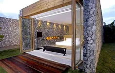 طراحی داخلی اتاق خواب منحصر به فرد و کلاسیک با دیوار سنگی انباشته - خانه ییلاقی X2 Resort Kui Buri