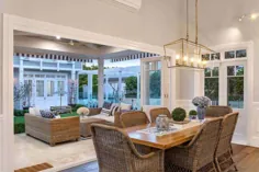 خانه ای به سبک همپتونز بی انتها در استرالیا طوری طراحی شده است که احساس عقب نشینی می کند