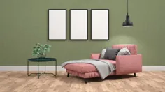 مبل تختخواب صورتی و میز قهوه خوری در اتاق نشیمن با پوسترهای روی دیوار