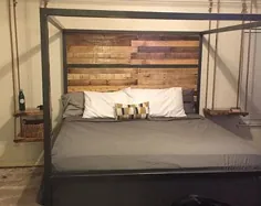بستر سایبان از چوب به رنگ قهوه ای روشن است