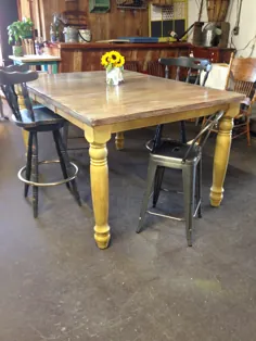 میز بلند شسته شده