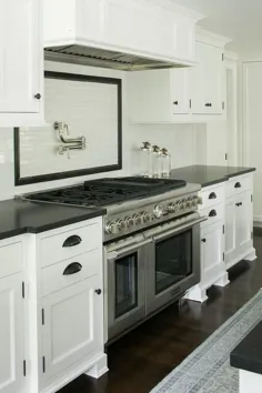 کاشی های صفحه ای شیشه ای سفید با کاشی های حاشیه ای سیاه - انتقالی - آشپزخانه