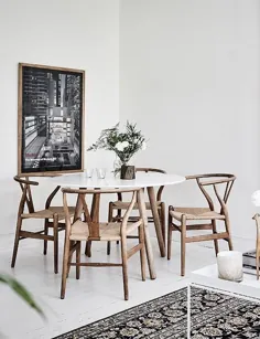 Minimalistisch mooi: een stijlvolle witte marmeren eettafel in de keuken - اتاق دار