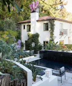 شرکت ساحلی کالیفرنیا در اینستاگرام: "خانه های سبک اسپانیایی همیشه کالیفرنیا فوق العاده خواهند بود؟ (و سبک مورد علاقه شخصی من) عاشق این استعمار زیبا اسپانیا در سال 1920 هستید ..."