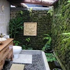 حمام در فضای باز و باغ های داخلی
