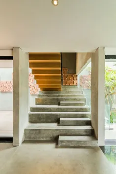 Kasten-förmiges Haus Design Lumber von Atelier Riri در ایندونساین