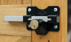 قفل دروازه - قفل برای دروازه های چوبی