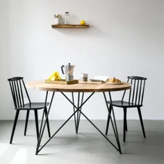 میز گرد بلوط و استیل توسط طراح