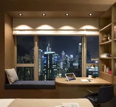 آنها با افزودن میز داخلی در اطراف پنجره ، فضایی را برای یک دفتر خانه ایجاد کردند