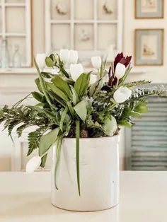 تزئین با گیاهان عتیقه و لاله های سفید