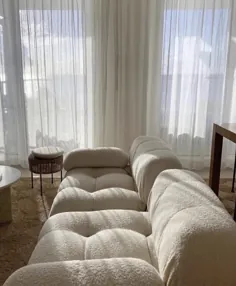Plush Cream Couch اتاق نشیمن هوایی
