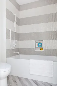 کاشی های دوش پنی سفید و خاکستری با طرح راه راه - انتقالی - حمام