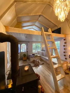 یک خانه کوچک DIY با مساحت 304 فوت مربع و دارای حمام گلخانه ای فقط یکی از دلایل این خانه خانگی خارج از شبکه یک بهشت ​​رویایی است