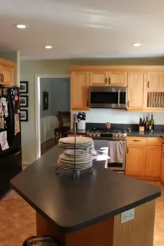 آشپزخانه الهام بخش Color رنگ خاکستری رنگ با کابینت های بلوط عسلی
