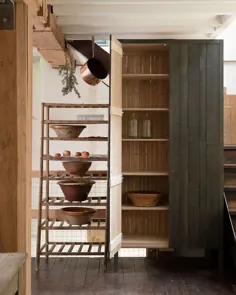 deVOL Kitchens در اینستاگرام: «کمد مستغلات مستقل از مجموعه آشپزخانه سباستین کاکس.  مفید و زیبا ساخته شده و روستایی اما در نوعی متوسط... "