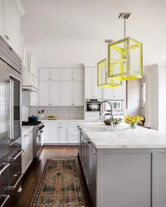 کابینت های آشپزخانه شیکر انباشته با هود محدوده بشکه سفید - انتقالی - آشپزخانه