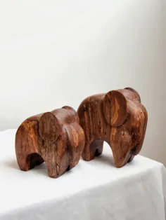 دستسازه های چوبی پونا، مجسمه چوبی فیل از چوب گردو