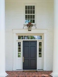 خانه آجر سفید با درب سیاه - سنتی - ایوان
