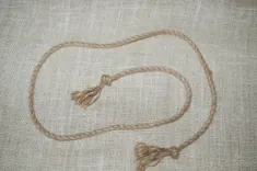 طناب جوت درمان پنجره دریایی روستایی ساده.  |  اتسی