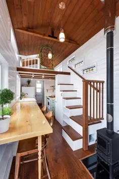 خانه زیبا و کوچک 30 ′ نعناع چرخدار با سقف های طاق دار!