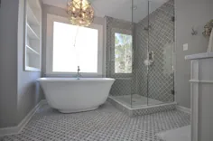 حمام مستر با وان مستقل و دوش سفارشی - Taber Residential