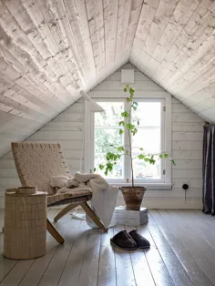 Chambres sous combles pour une charmante maison blanche en bois - PLANETE DECO a home world