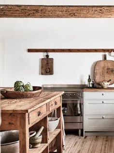 آشپزخانه مدرن مزرعه: بازسازی رویایی در حومه سوئد