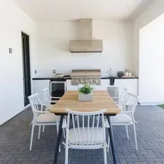 کاشی های سیمانی خاکستری در آشپزخانه فضای باز - انتقالی - عرشه / پاسیو