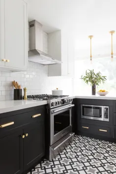 کابینت های دو رنگ توسط Semihandmade برای آشپزخانه های IKEA #ikea #blackandwhite #diykitchen