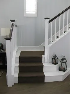 پله های ورقه ورقه ای رنگ سفید با فرش فرش