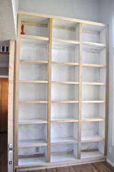 DIY ساخته شده در قفسه های کتاب