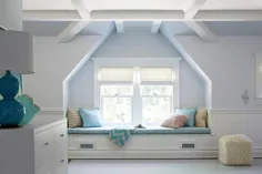 اتاق خواب اتاق زیر شیروانی آبی با صندلی پنجره صندلی - کلبه - اتاق خواب