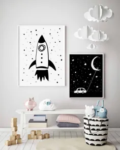 مجموعه ای از 2 نقاشی دیواری فضایی به رنگ سیاه و سفید برای دکوراسیون اتاق کودک نو پا که شامل Rocket Print ، Tra