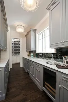 انبار غرفه ای خاکستری به سبک گلی و مشبک با پایه های مهره ای - انتقالی - آشپزخانه