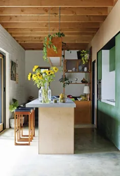 این خانه کوچک سازگار با محیط زیست در پرت پر از ایده های هوشمندانه است