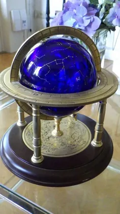 صورت فلکی Globe از شیشه کریستال آبی کبالت در استاندارد ضرابخانه فرانکلین ، نیمه اول قرن بیستم