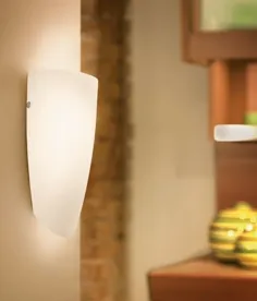 بسته بندی شیشه اپال در اطراف نور دیوار - نور پراکنده می دهد