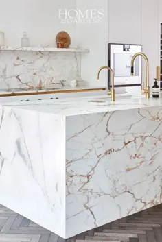 طراحی آشپزخانه مدرن با طرح سنگ مرمر و طلا