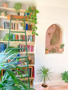 یک خانه رنگارنگ 800 فوت مربعی در انگلستان باید "قفسه کتاب خوشگل" DIY را ببینید