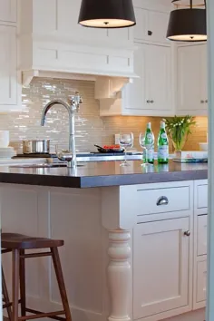 آشپزخانه با کاشی شیشه ای خاکستری Backsplash - انتقالی - آشپزخانه