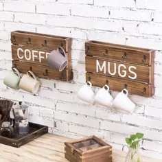 قهوه چوبی قهوه ای سوخته روی دیوار و قفسه های آویز لیوان ، مجموعه ای از 2