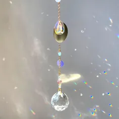 Aesthetic Crystal Suncatcher - سازنده رنگین کمان با مهره ، پولک و جذابیت لهجه ای روی زنجیر طلا مناسب برای دکوراسیون اتاق