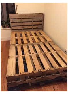 تخت پالت چوبی پر